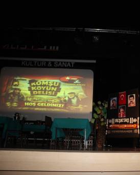 EVRENSEL KOLEJ TİYATRO KULÜBÜNÜN TİYATRO OYUNU BÜYÜK BEĞENİ ALDI